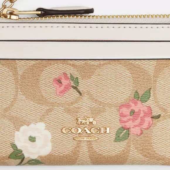 Coach Handbags - Coach Flower 🌺 keychain